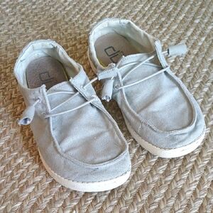 Hey Dude Ladies Size 5 Light Grey Shoe